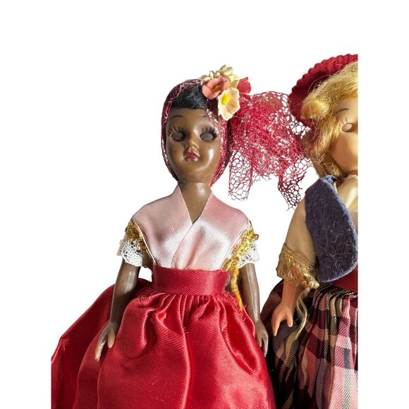 Arco Atlantic Richfield Co Intntl Dolls Traditional Outfits Set Of 4 Vintage - Picture 2 of 8